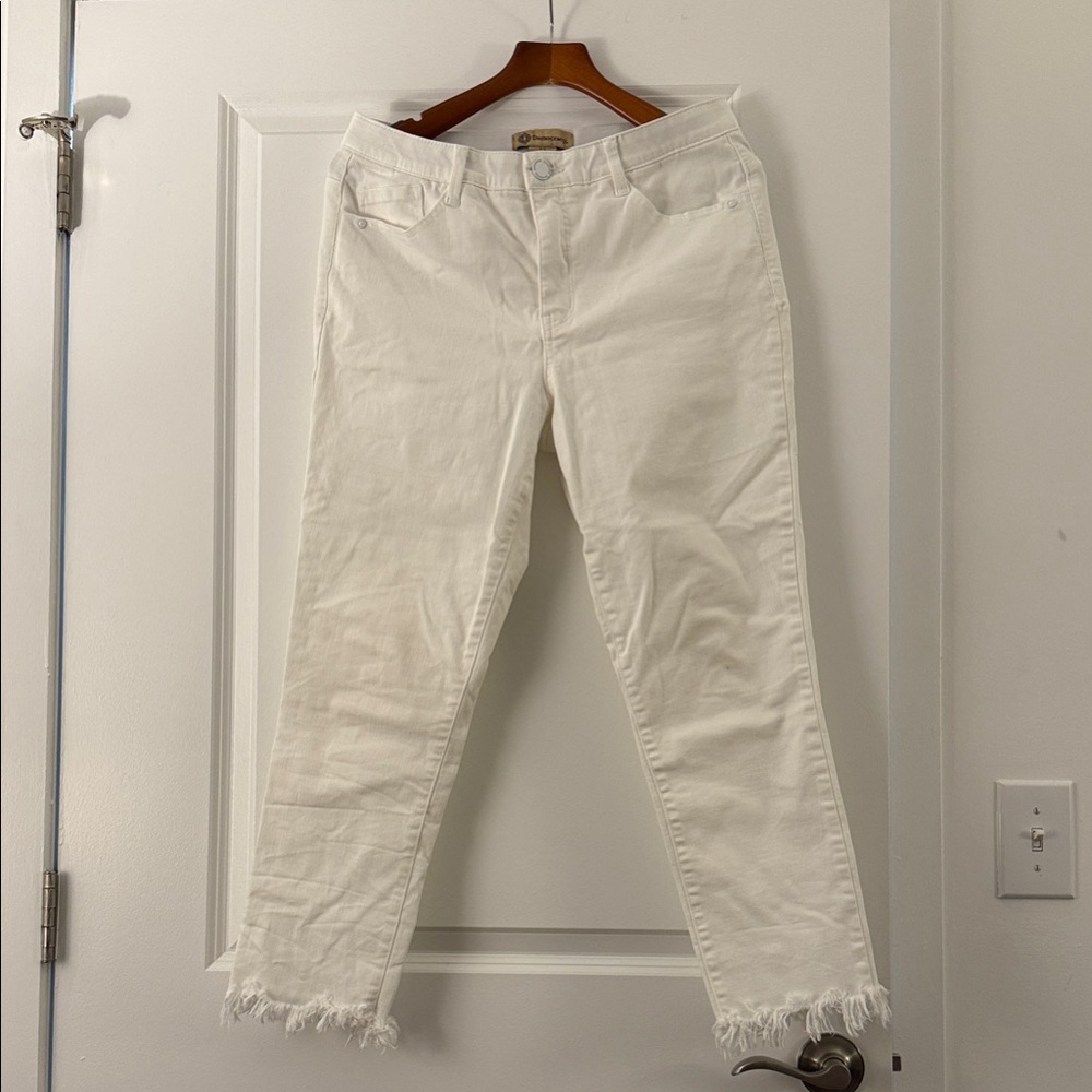 Democracy White Ankle Jeans with Frayed Hem